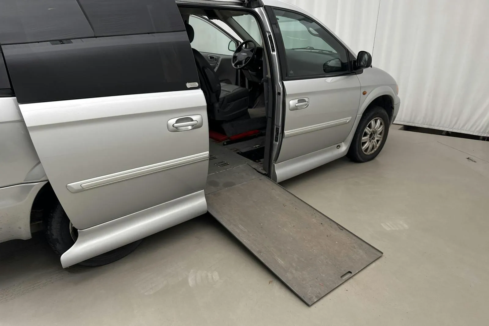 Vehicle image 15