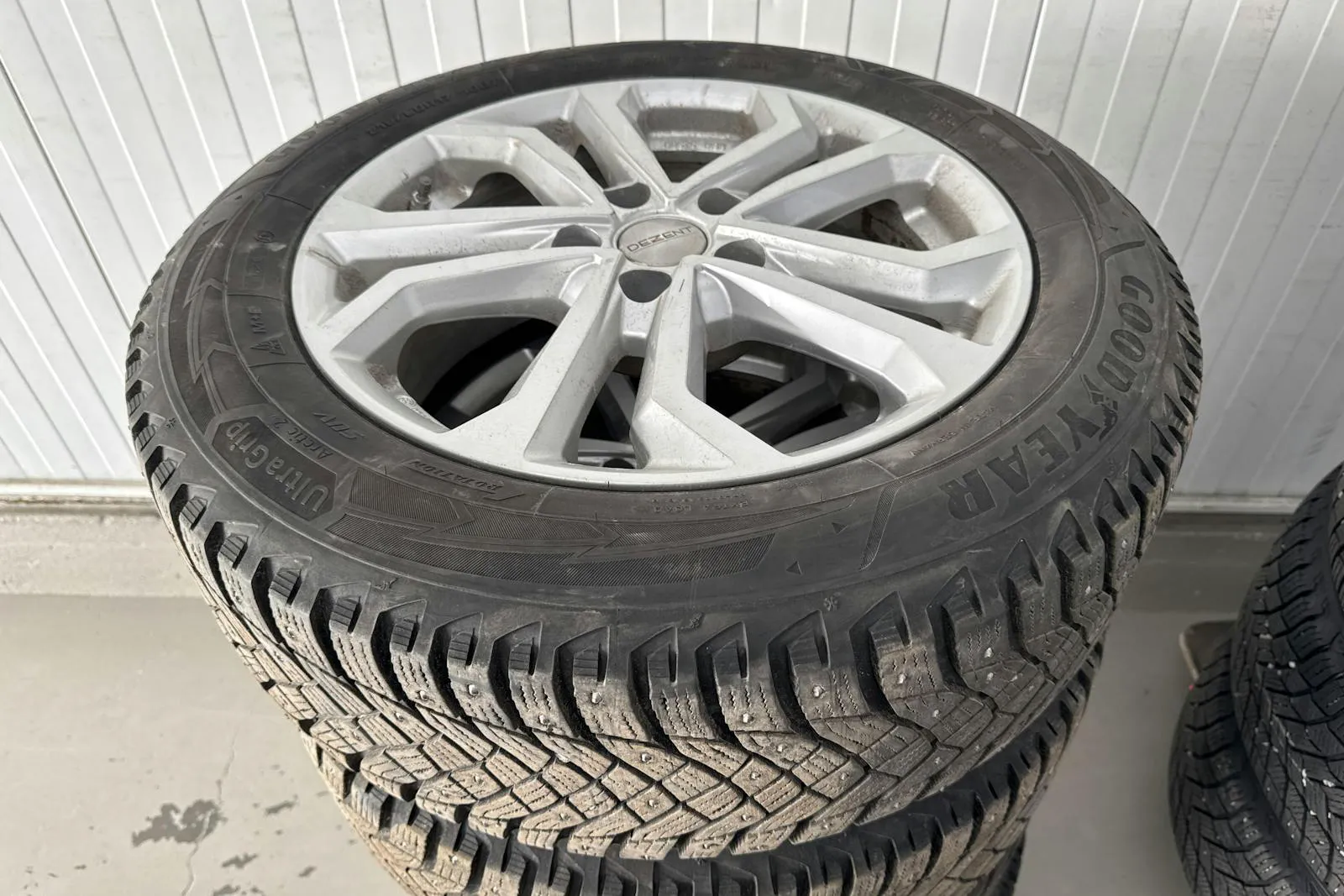 Vehicle image 16