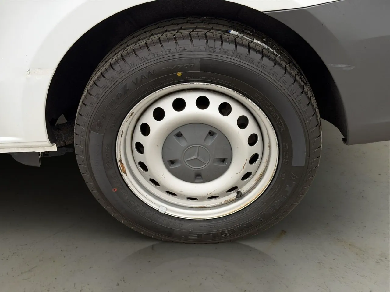 Vehicle image 27