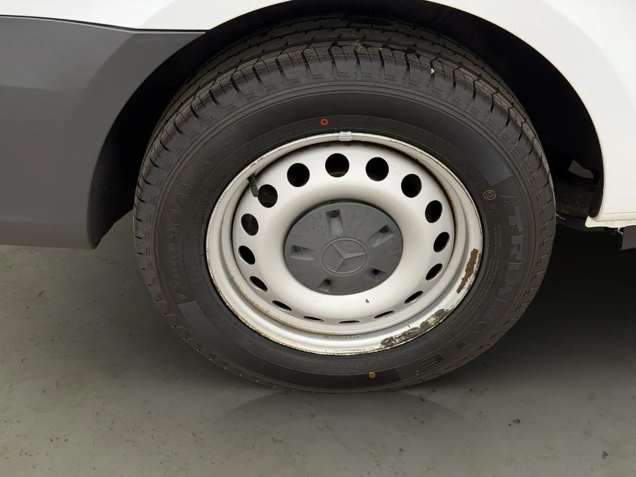 Vehicle image 28