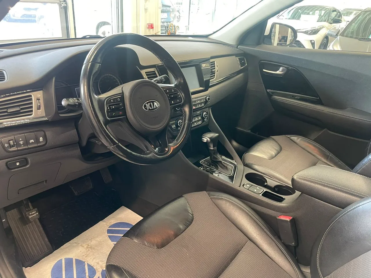 Vehicle image 16