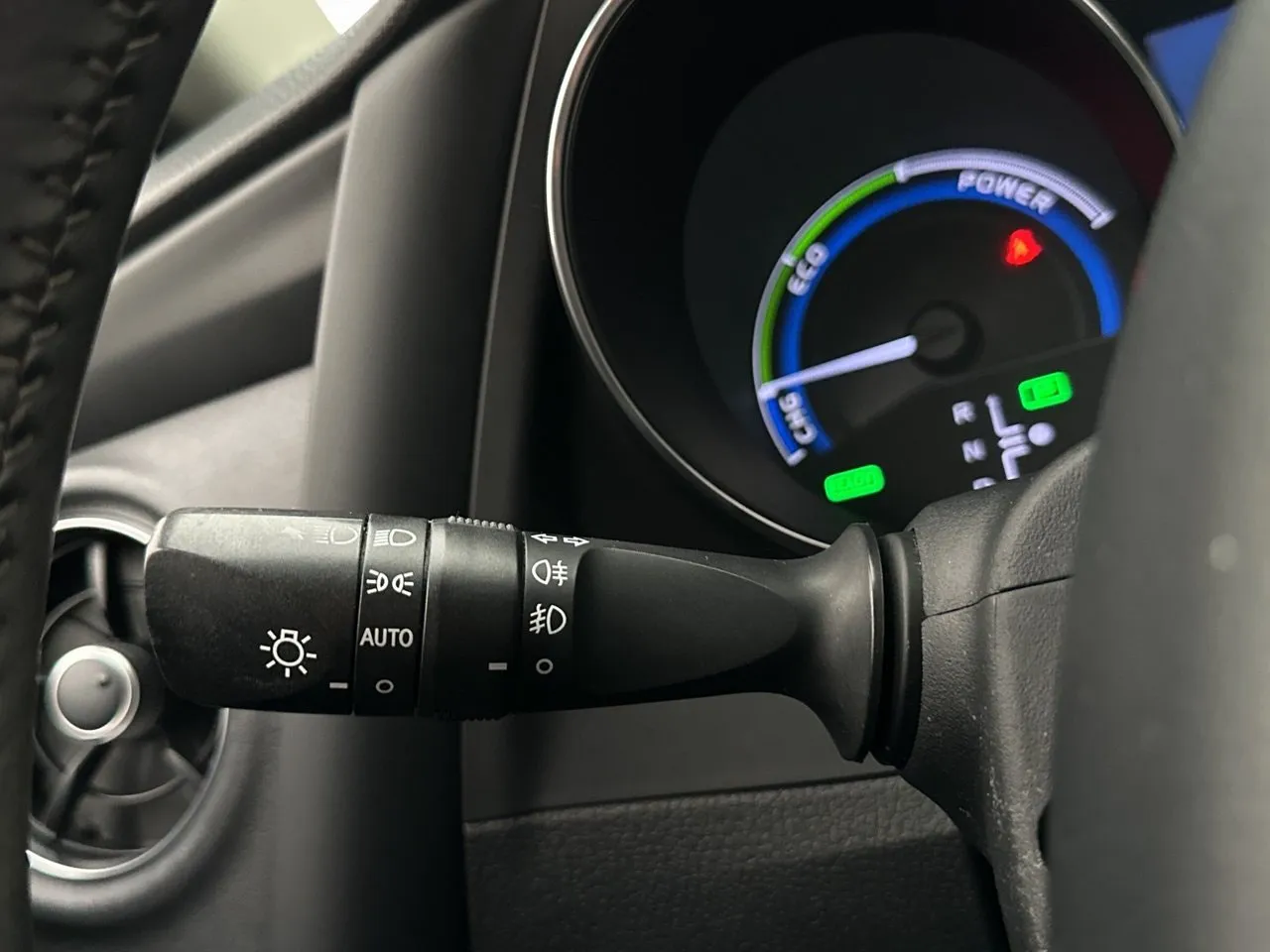 Vehicle image 32