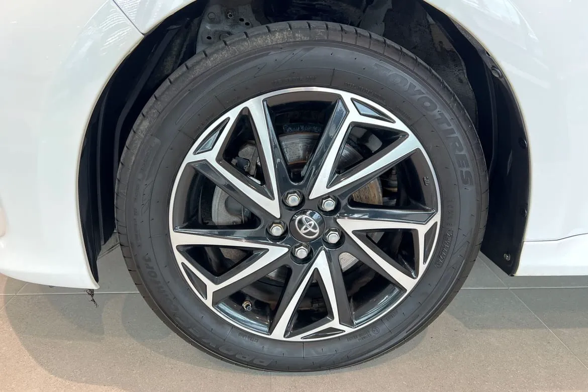 Vehicle image 16