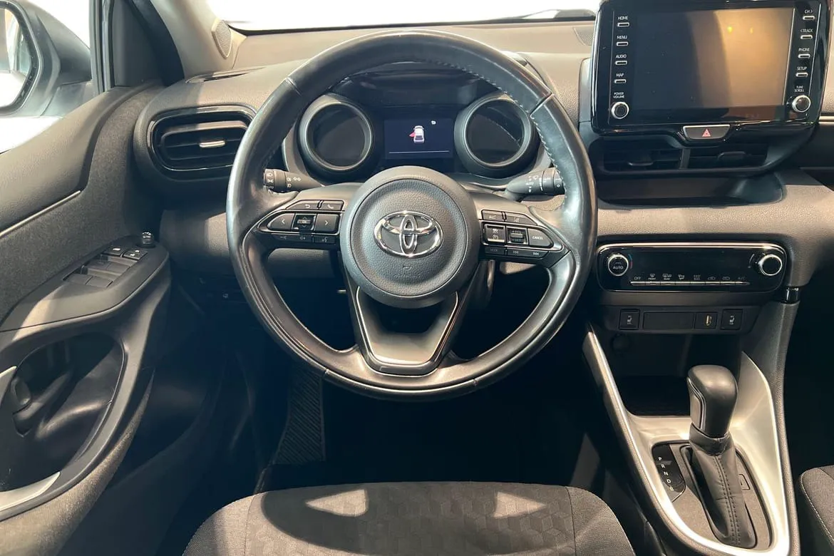 Vehicle image 10