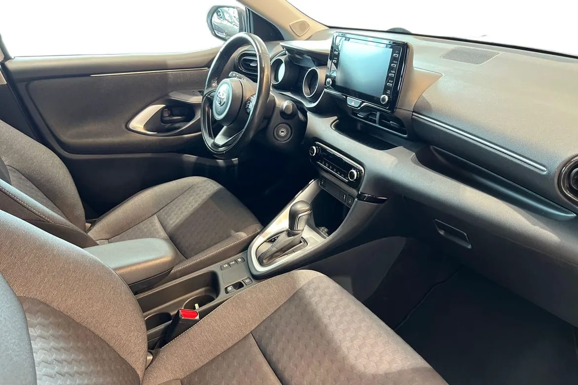 Vehicle image 6