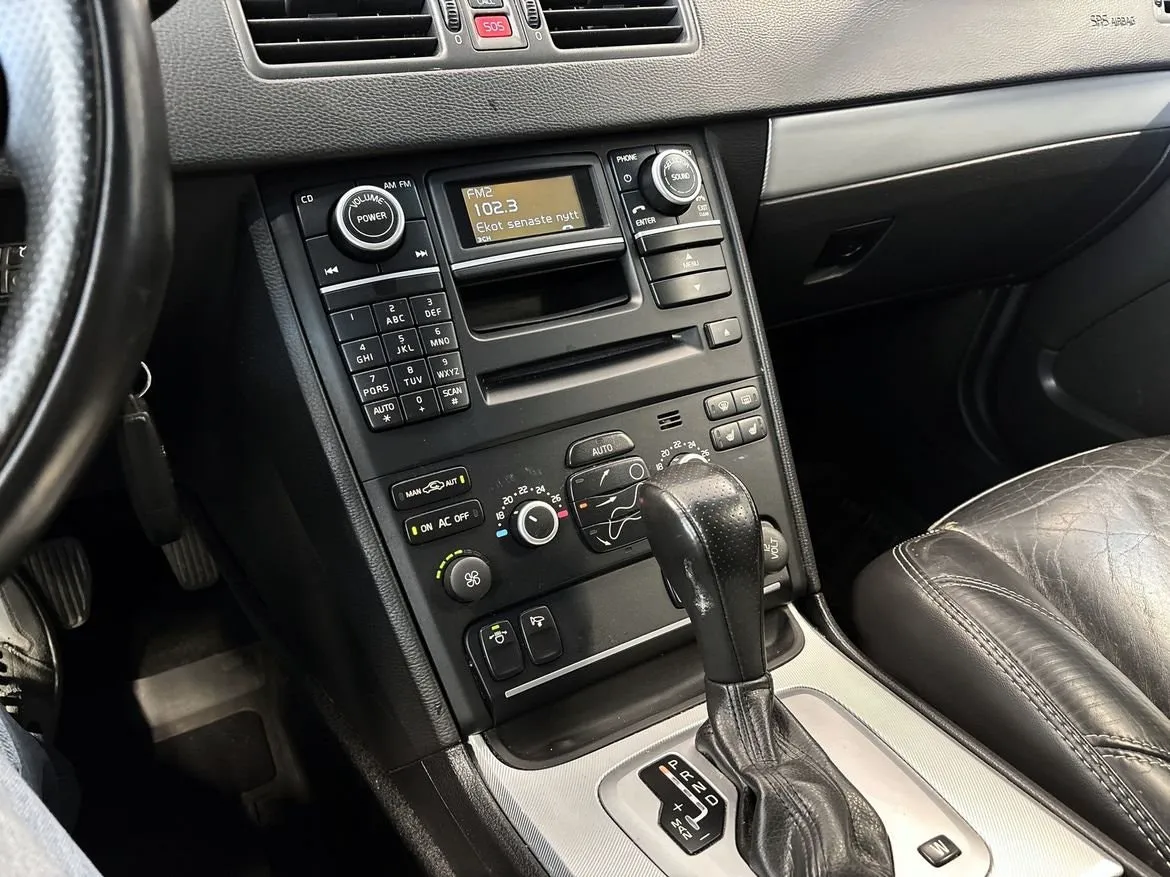 Vehicle image 18