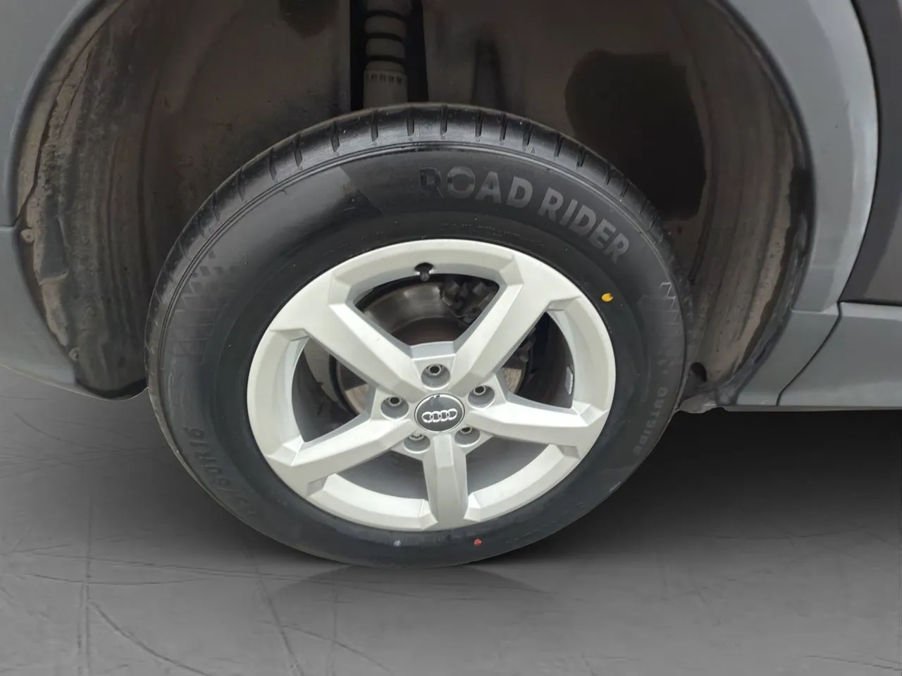 Vehicle image 25