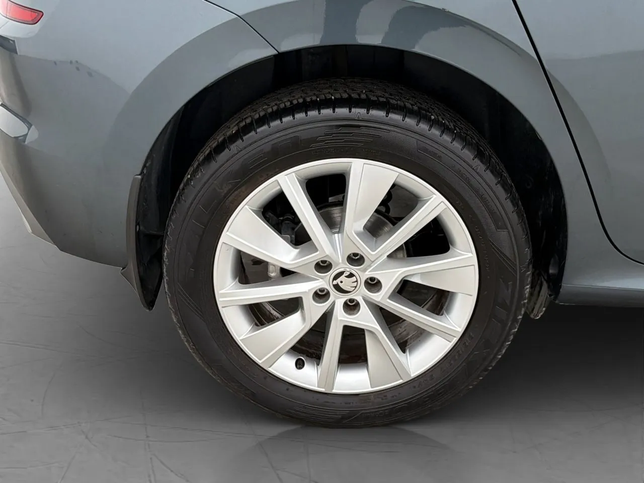 Vehicle image 30