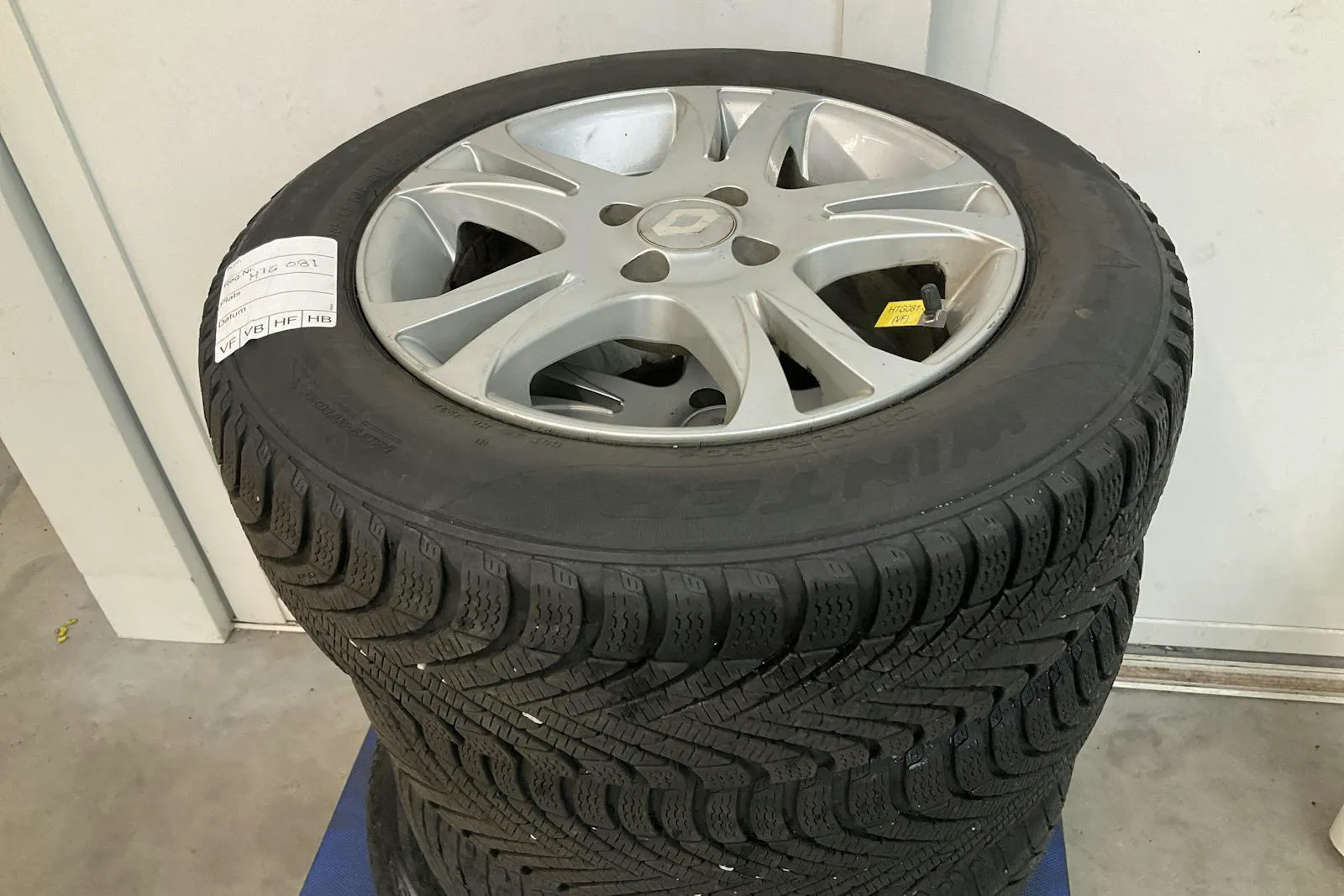 Vehicle image 15