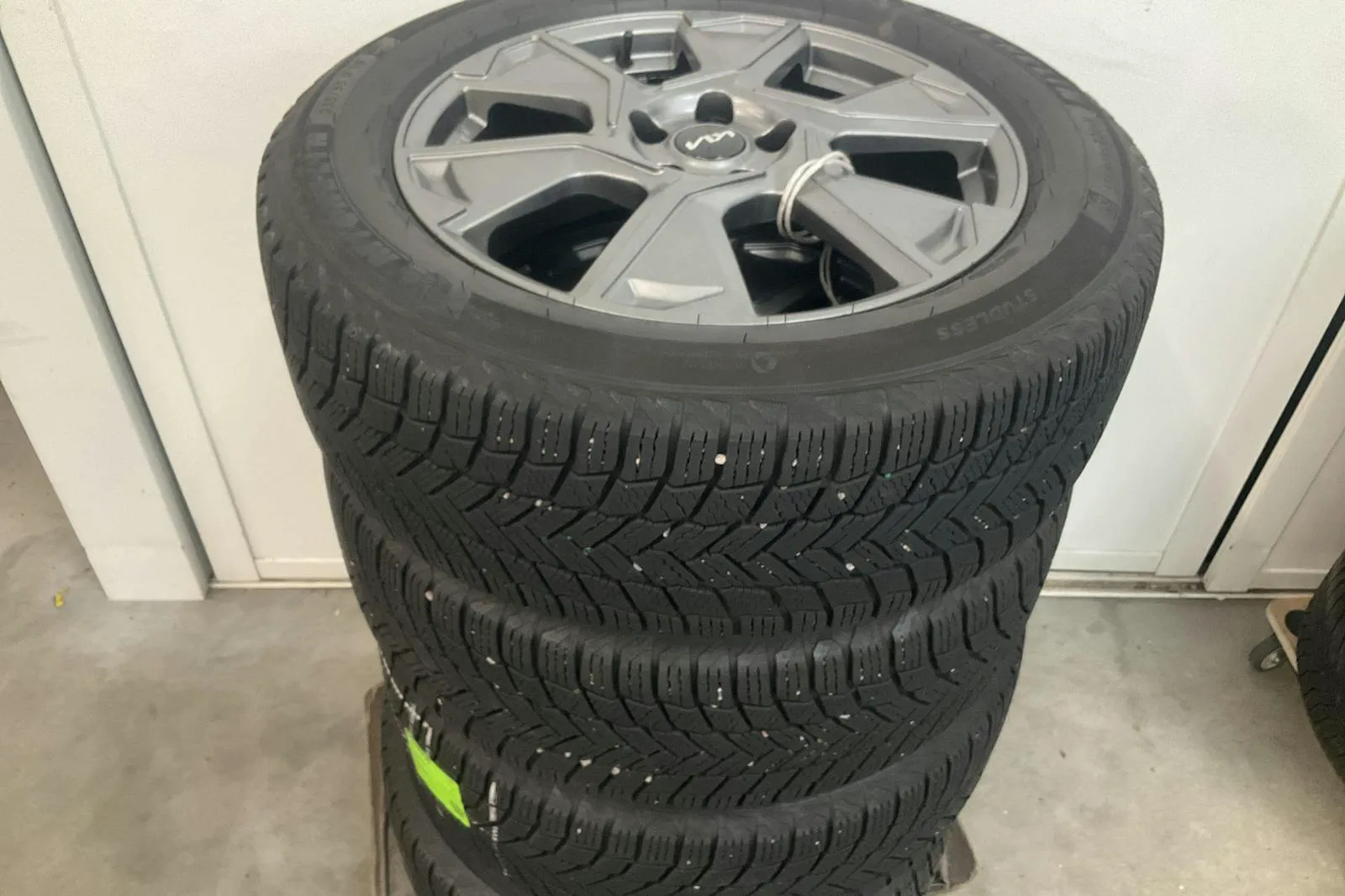 Vehicle image 15