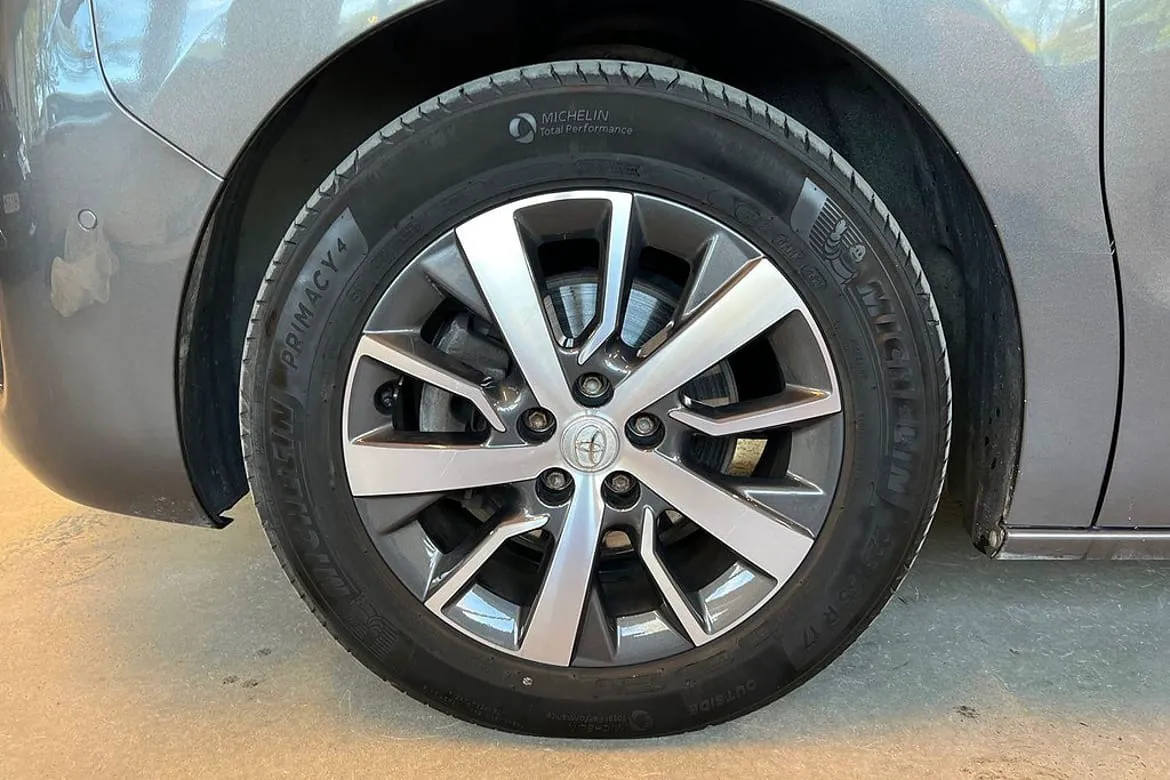 Vehicle image 22