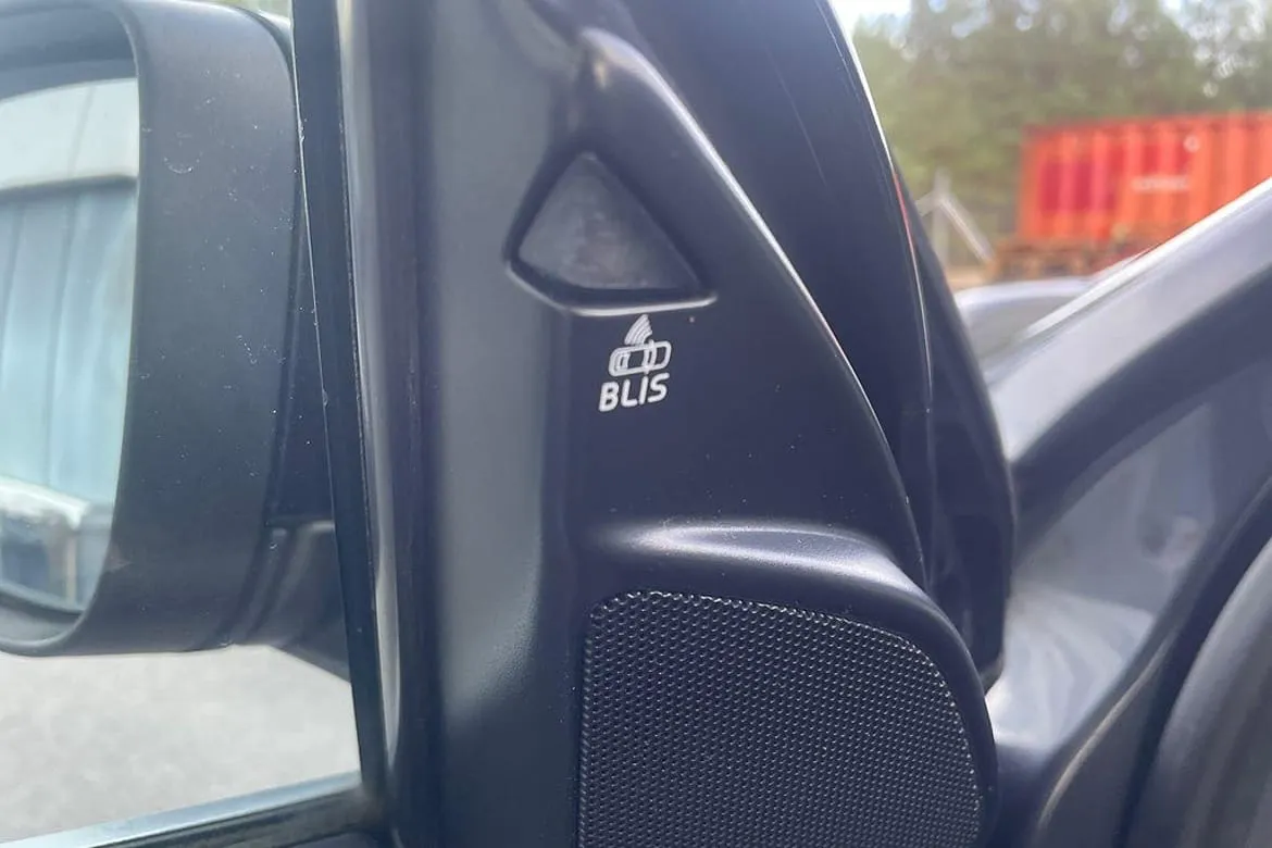 Vehicle image 14