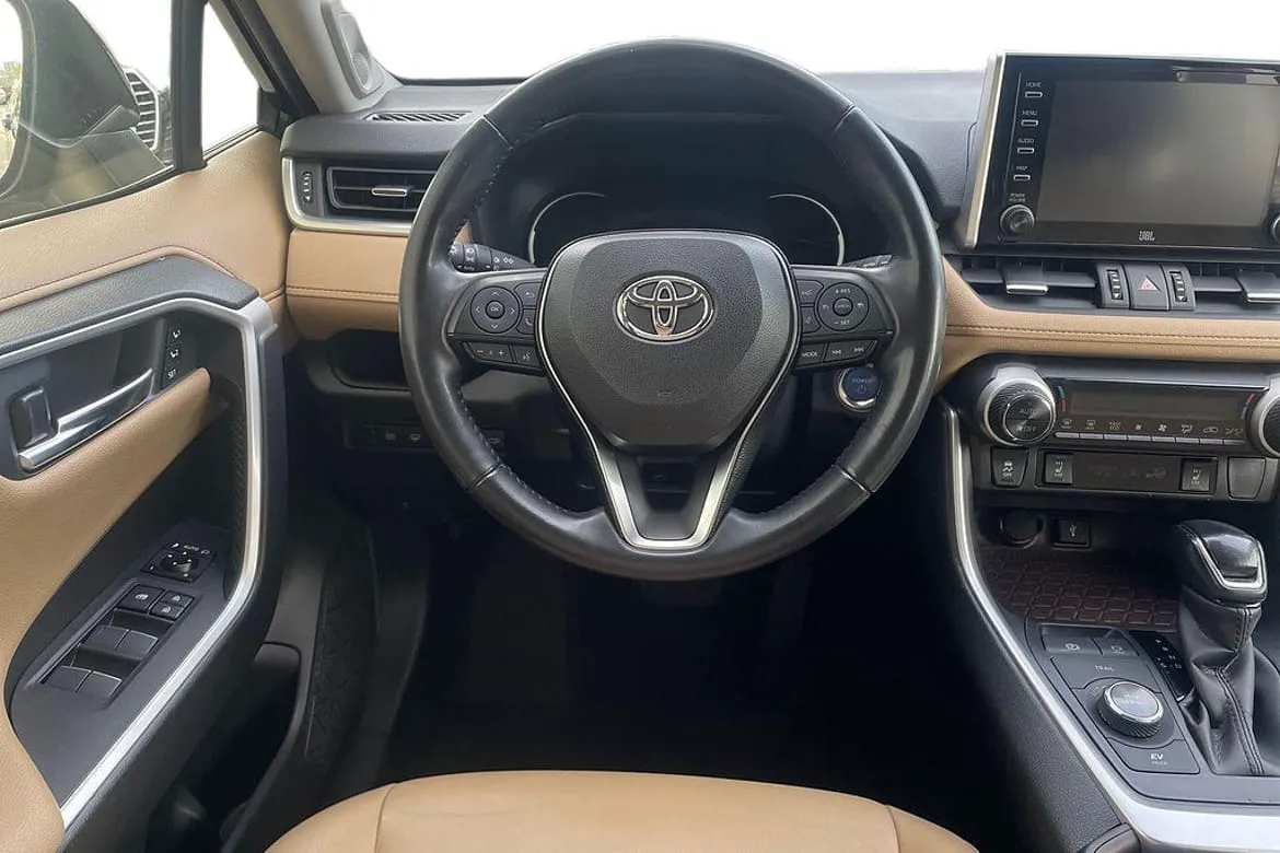 Vehicle image 16