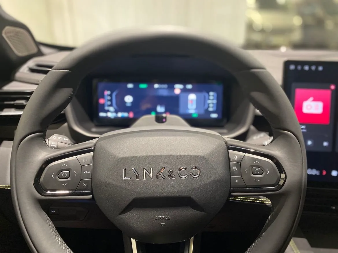 Vehicle image 14