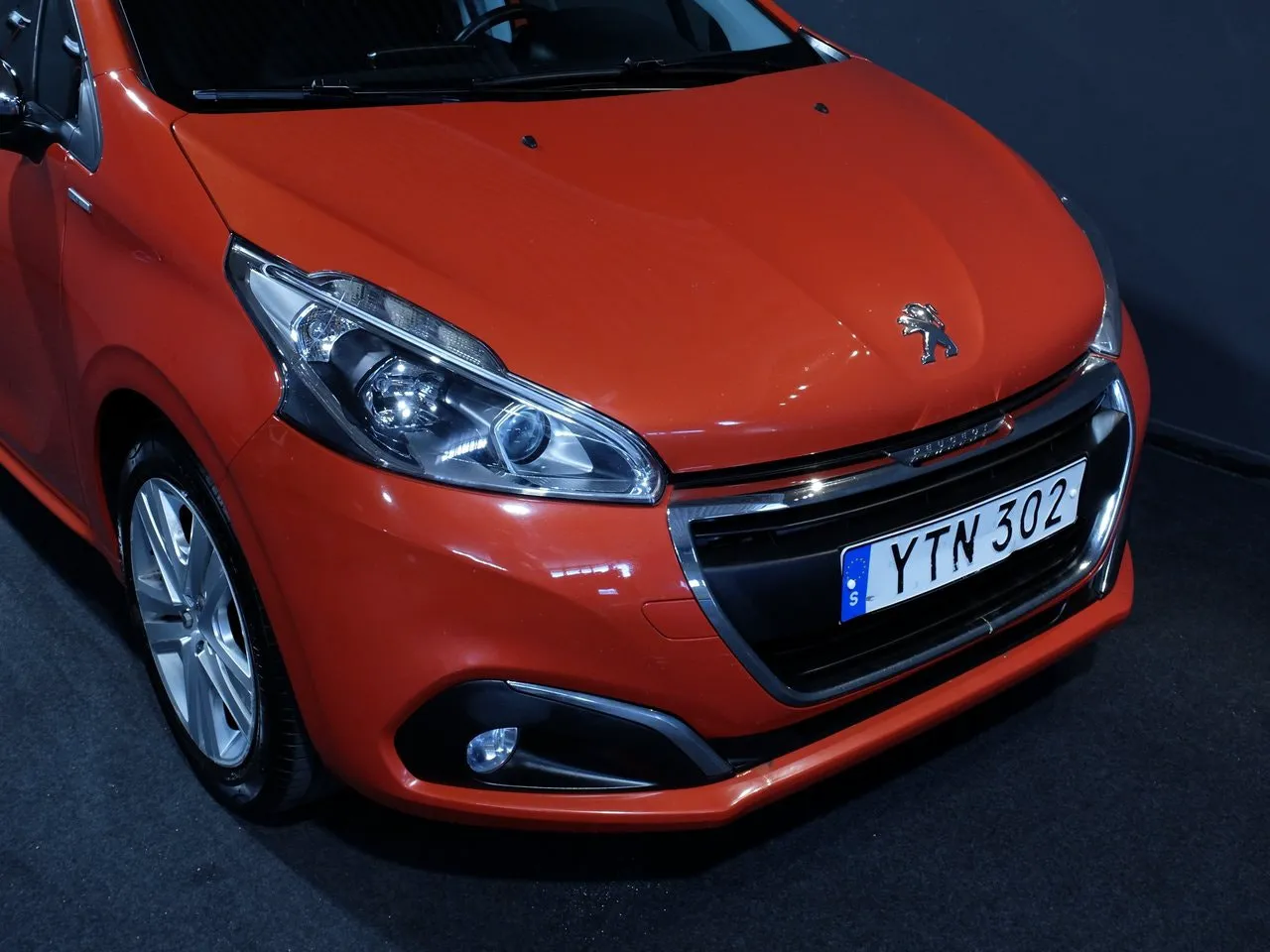 Vehicle image 4