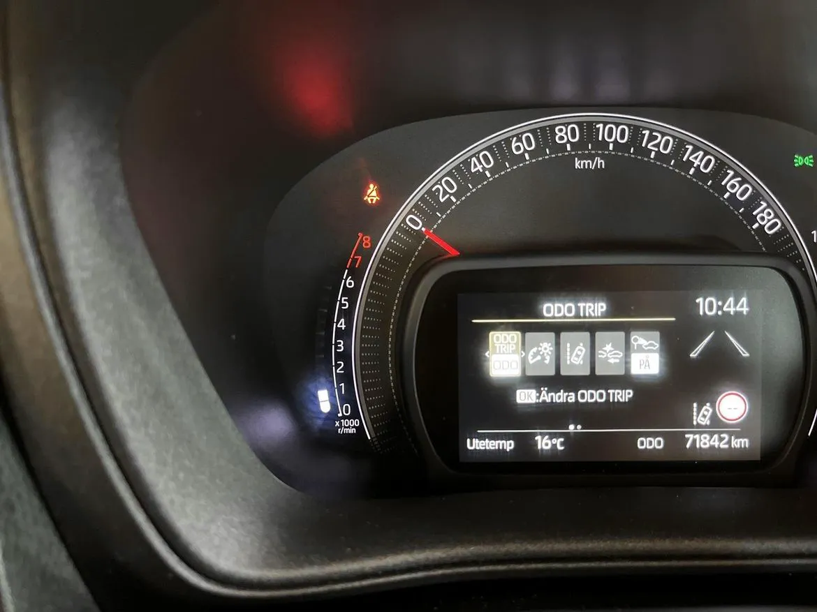Vehicle image 14