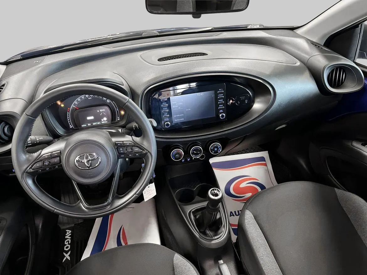 Vehicle image 11