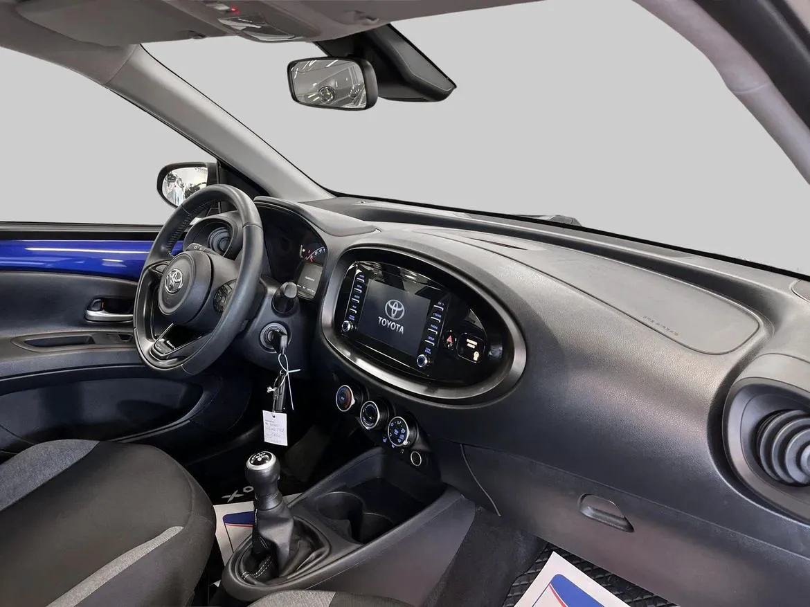 Vehicle image 9