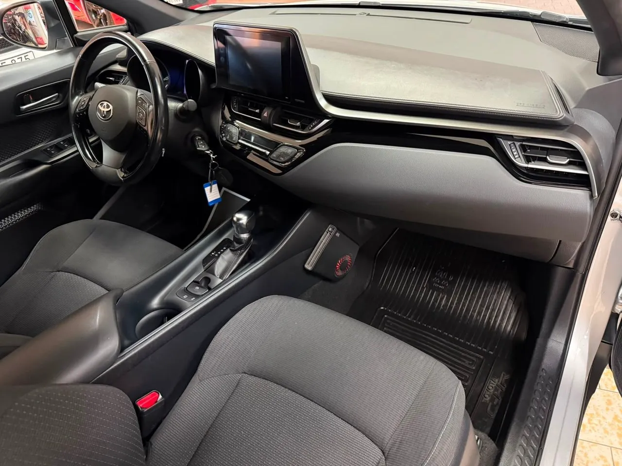 Vehicle image 16