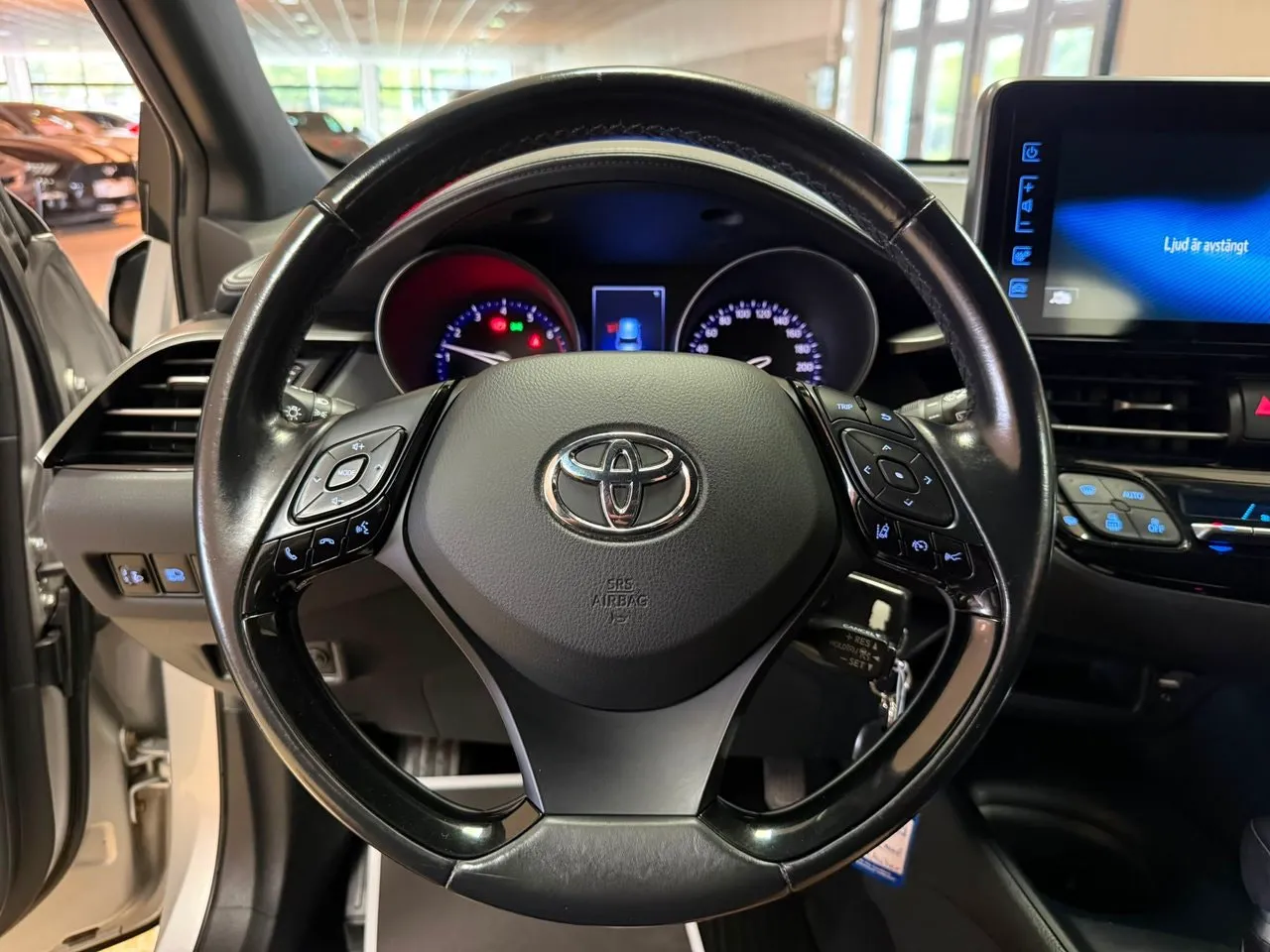 Vehicle image 18