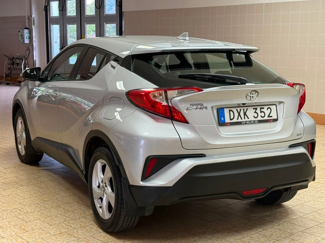 Vehicle image 4