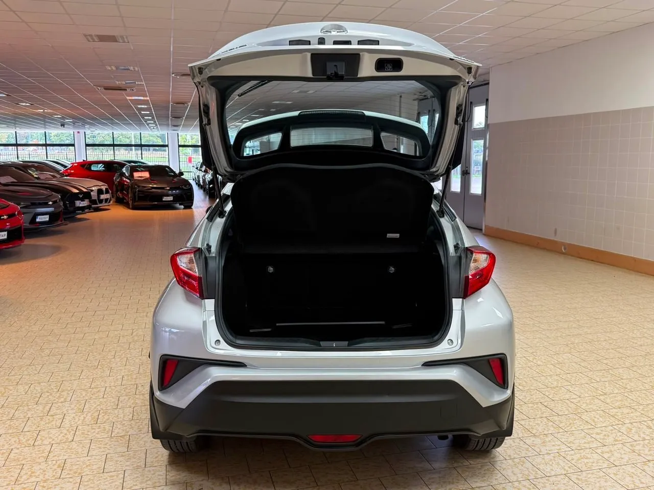 Vehicle image 10