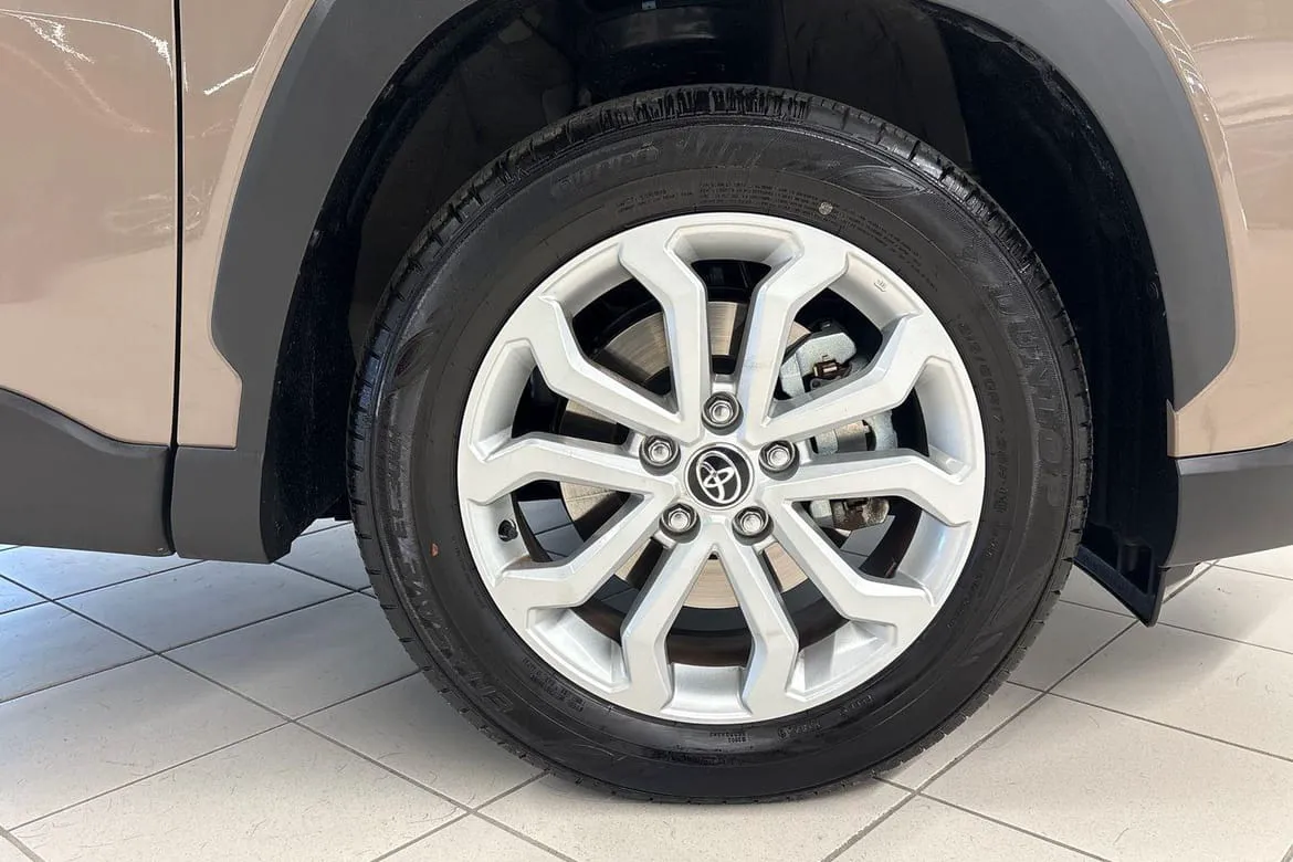 Vehicle image 15