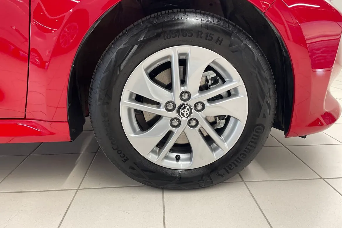 Vehicle image 16
