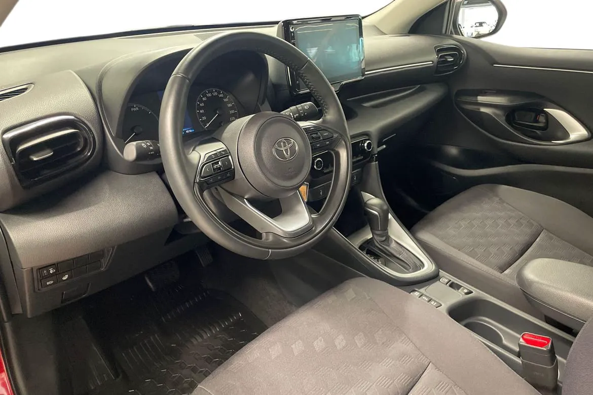 Vehicle image 13