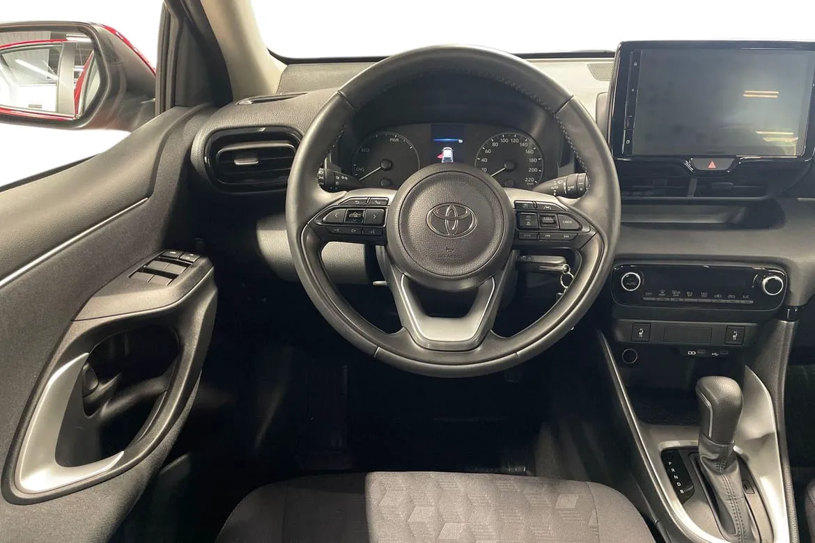 Vehicle image 10
