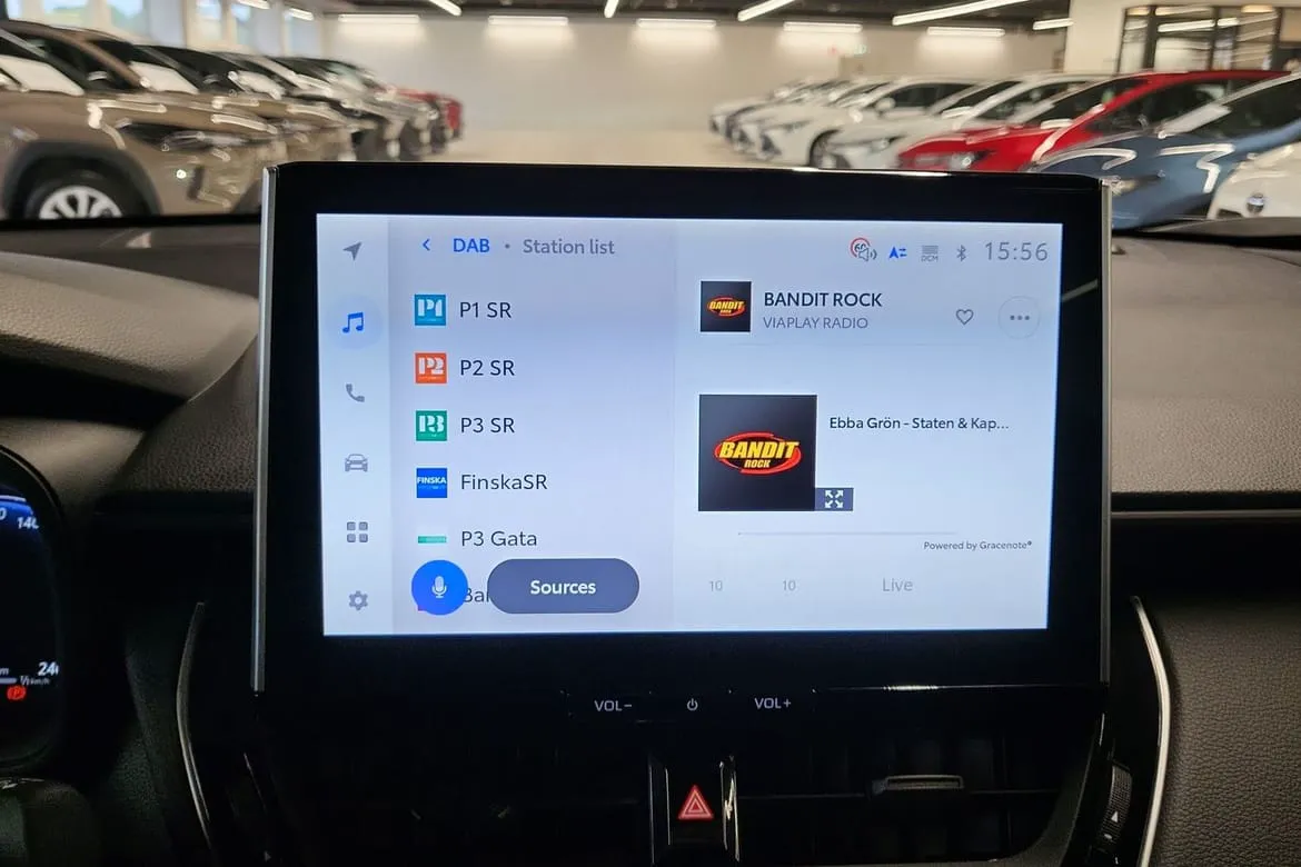 Vehicle image 13