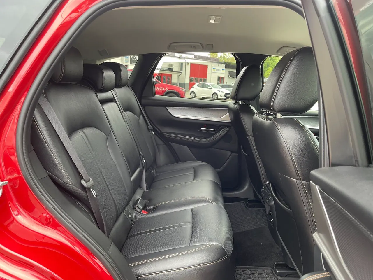 Vehicle image 16