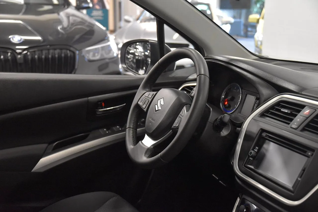 Vehicle image 8