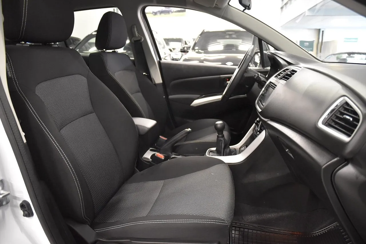 Vehicle image 11