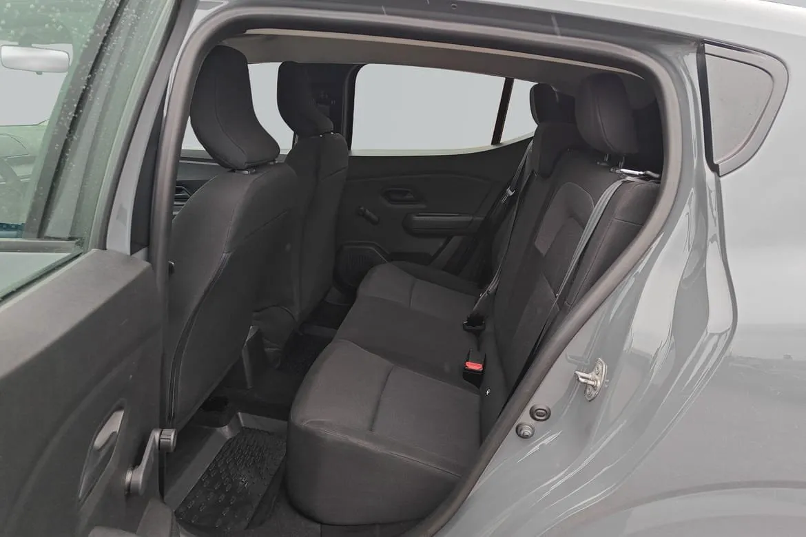 Vehicle image 6