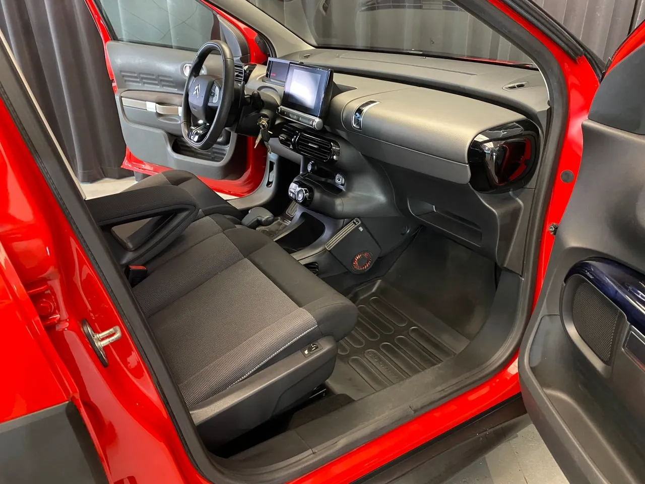 Vehicle image 30