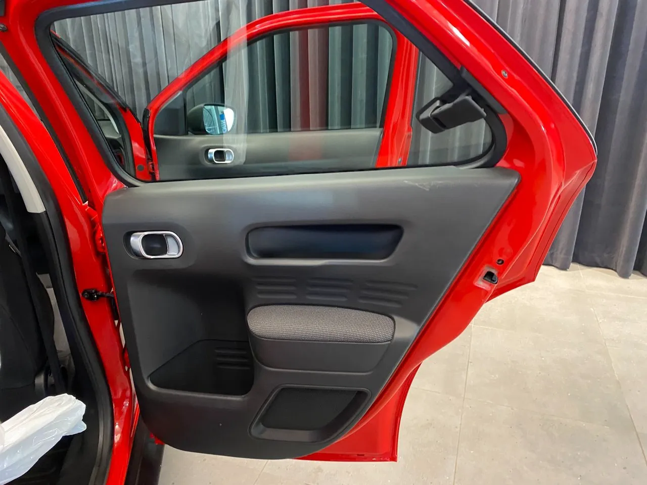 Vehicle image 33