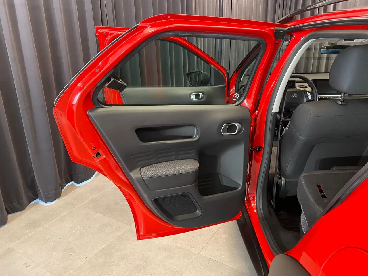 Vehicle image 28