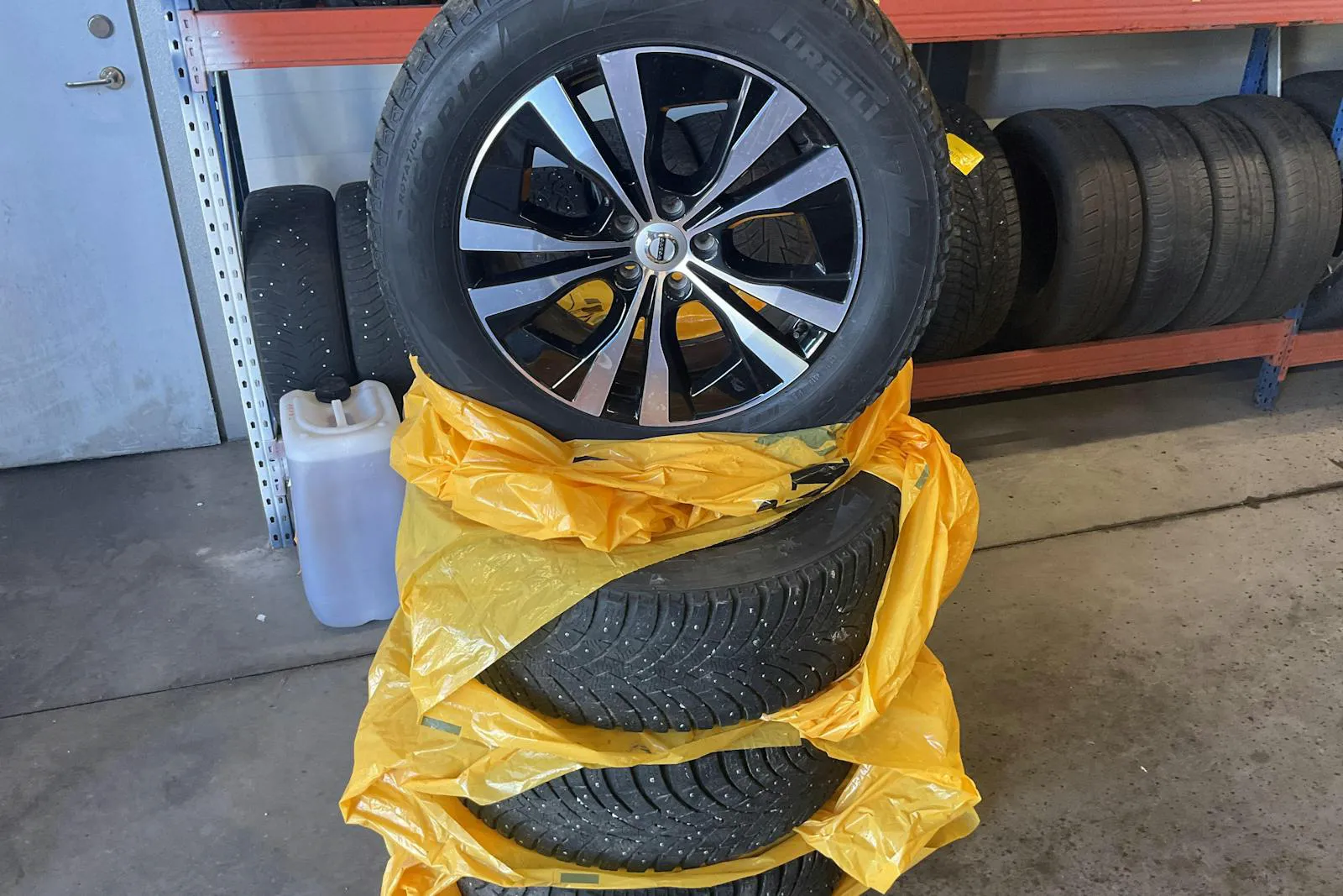 Vehicle image 16