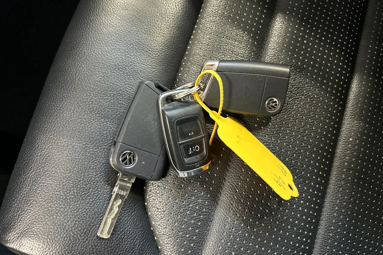 Vehicle image 23