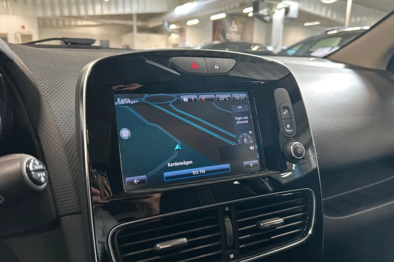 Vehicle image 18