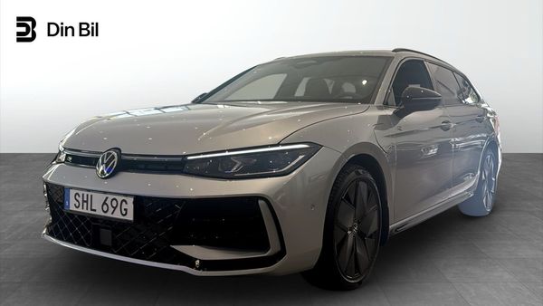 Volkswagen Passat eHYBRID 272 hk DSG R-Line Drag/Panorama/Värmare - 2026