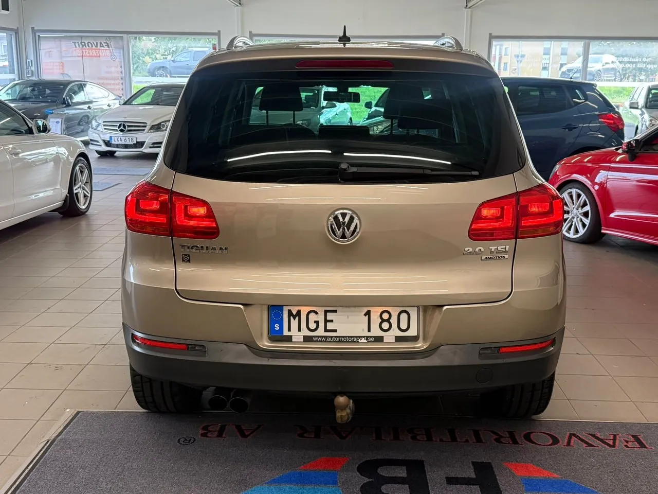 Vehicle image 14
