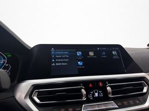 BMW 330 bild 18
