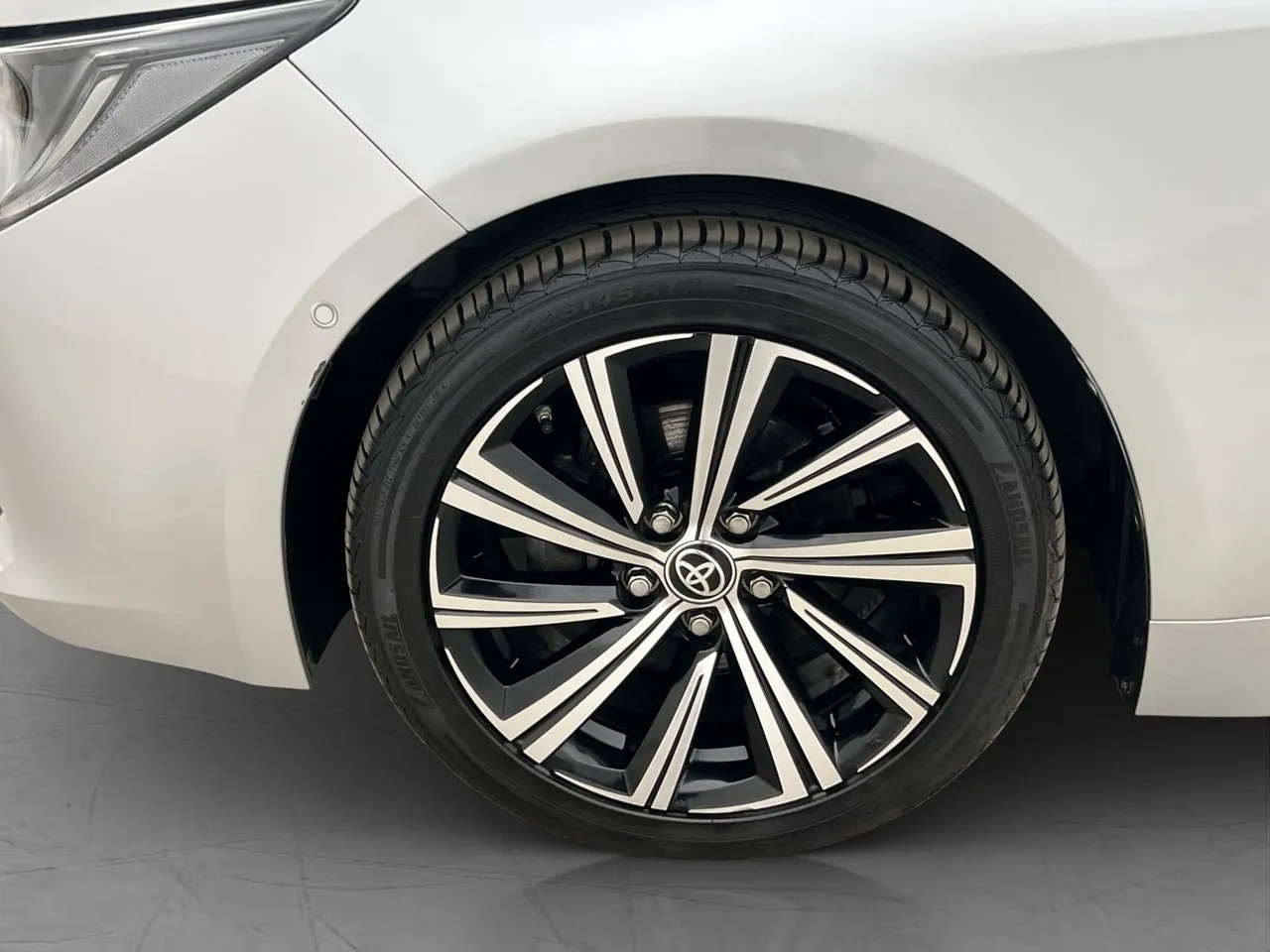 Vehicle image 30