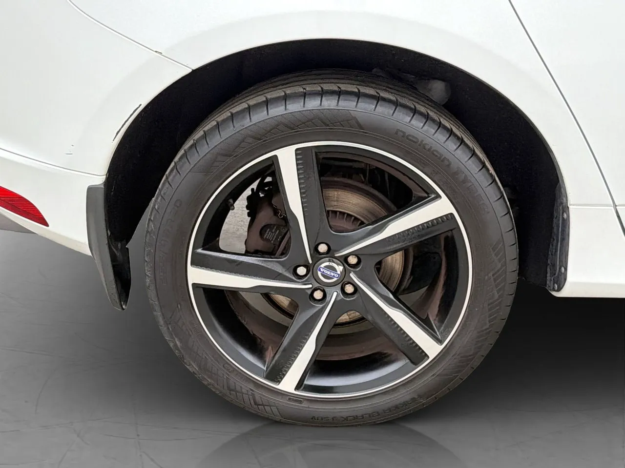 Vehicle image 30