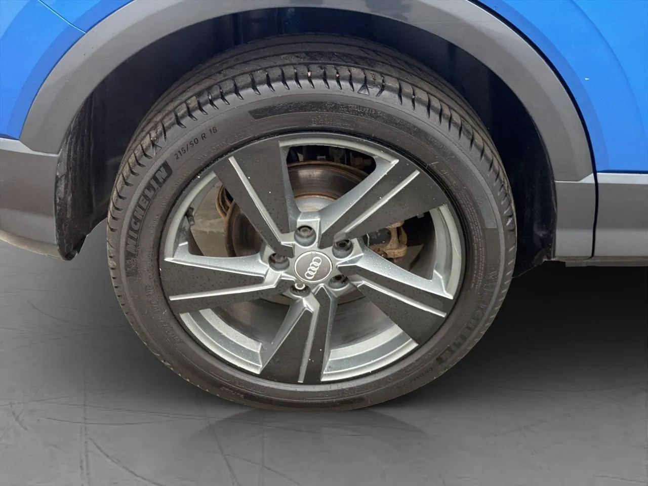Vehicle image 30