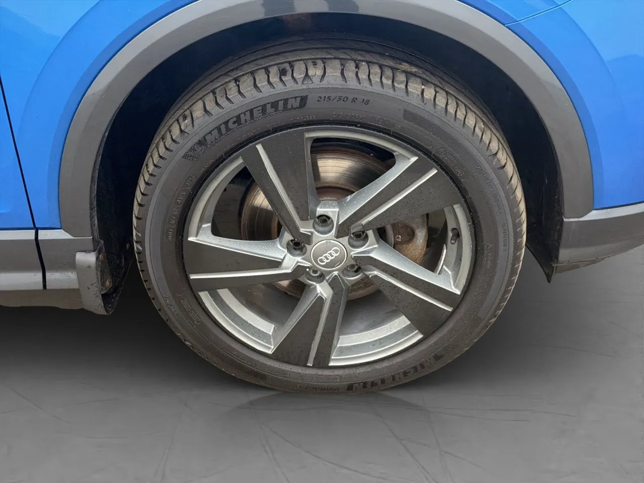 Vehicle image 32