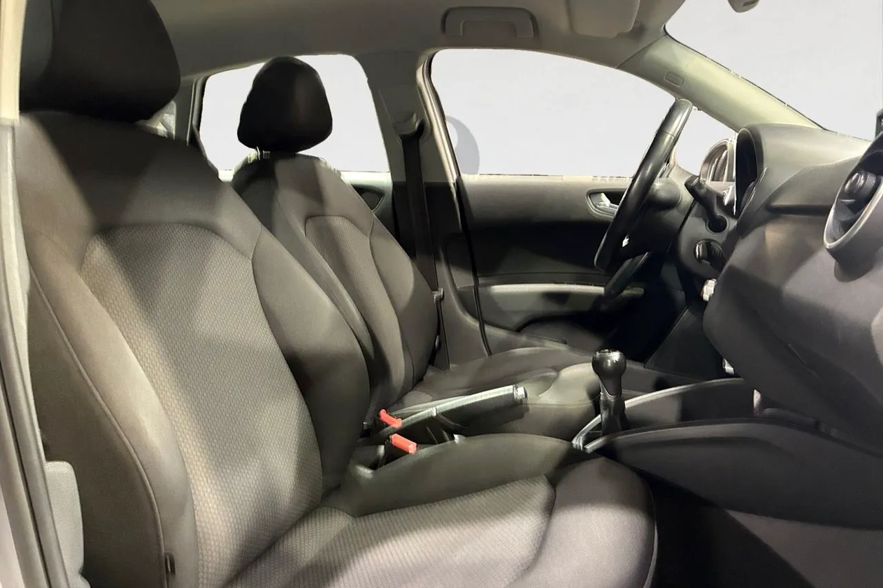 Vehicle image 14