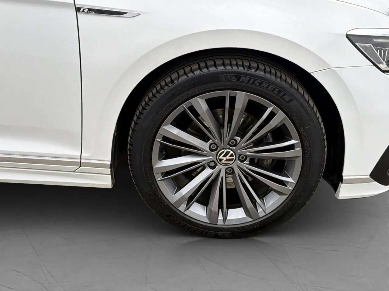 Vehicle image 30